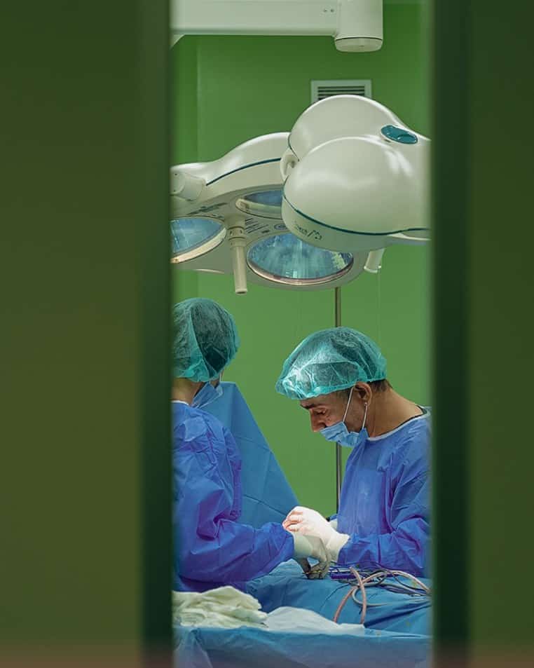 cirujano de elevación de mamas en Albania del Hygeia Hospital